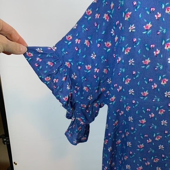 Southern Stitch blue floral print ruffle sleeve and hem dress, Medium - Picture 7 of 7
